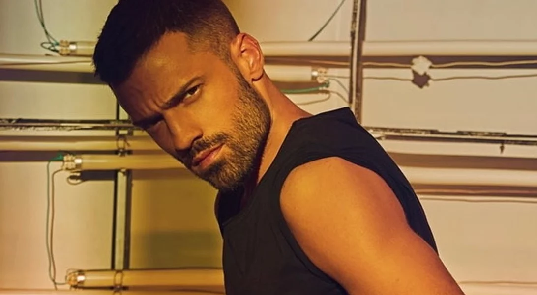 Ο Κωνσταντίνος Αργυρός σταμάτησε το τραγούδι σε συναυλία του για να δει Eurobasket