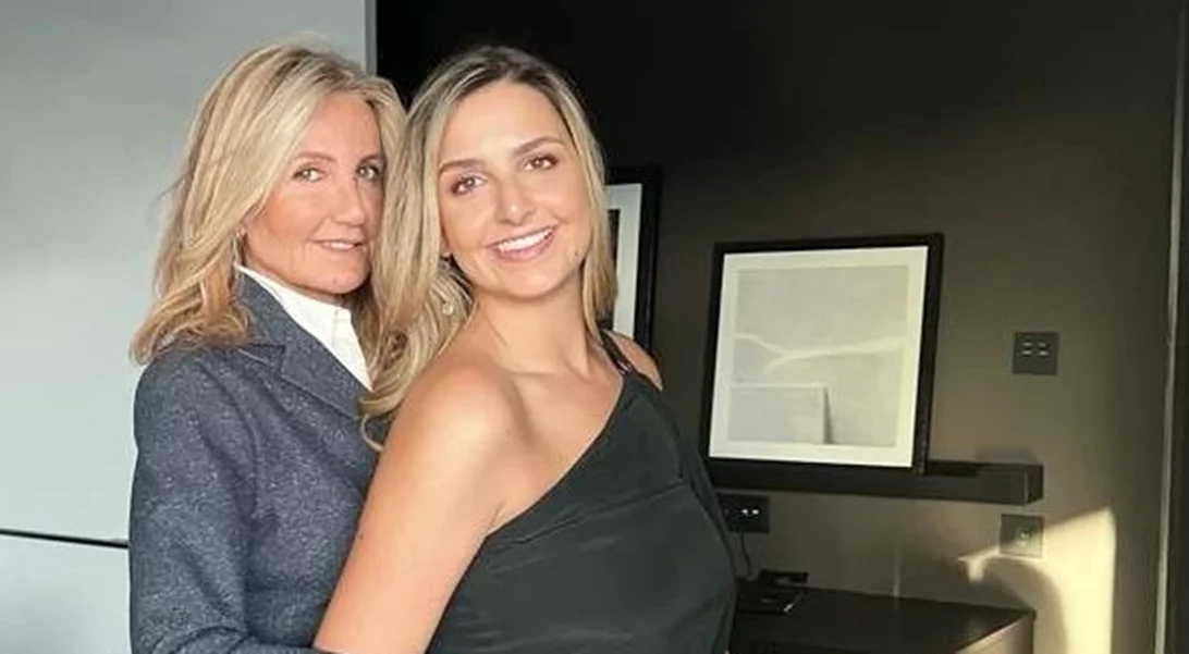 Η Σοφία Μητσοτάκη με cargo παντελόνι και τα παπούτσια που επέστρεψαν στη μόδα