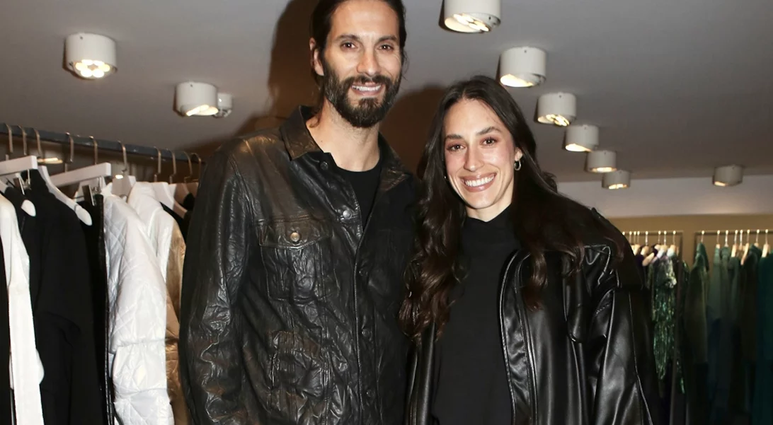 Στο στολισμένο σπίτι του Γιώργου Καράβα & της Ραφαέλας Ψαρρού στο Μαρούσι | Η εντυπωσιακή διακόσμηση και το ατύχημα