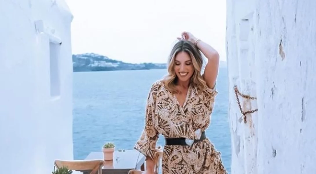 Αθηνά Οικονομάκου | Η αρετουσάριστη φωτογραφία από την παραλία