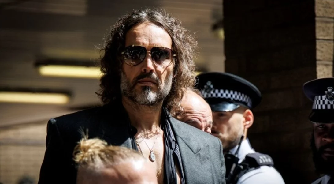 Νέα ποινική δίωξη στον Ράσελ Μπραντ για βιασμό και σεξουαλική επίθεση σε βάρος δύο γυναικών