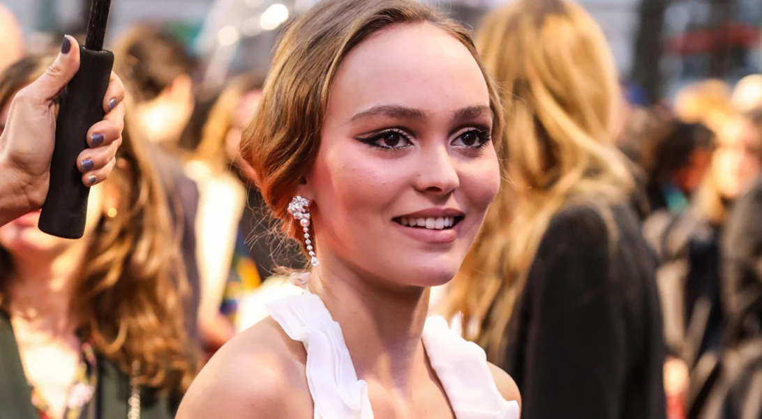 Ξέχνα τον Timothée Chalamet - Η Lily-Rose Depp έχει νέο σύντροφο