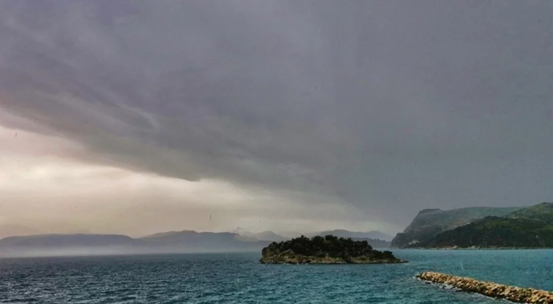 Ισχυρές βροχές, καταιγίδες και χιονοπτώσεις έως το μεσημέρι