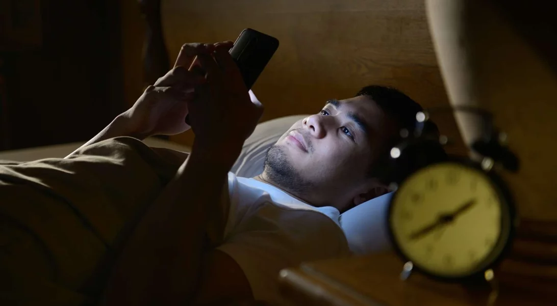 Γιατί κάνει κακό το σκρολάρισμα στο κινητό;