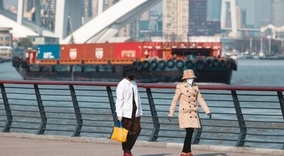 Τέθηκαν σε ισχύ οι τελωνειακοί δασμοί αντιποίνων 84% της Κίνας σε προϊόντα των ΗΠΑ