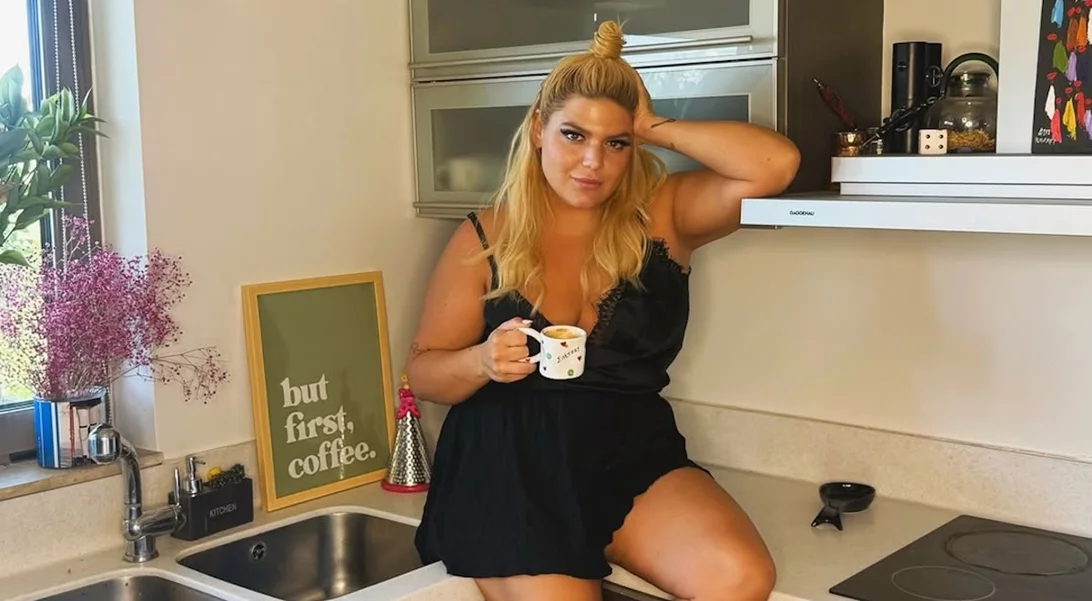 Δανάη Μπάρκα | Το πλούσιο σπιτικό πρωινό που ετοίμασε στη Σύρο για τους φίλους της