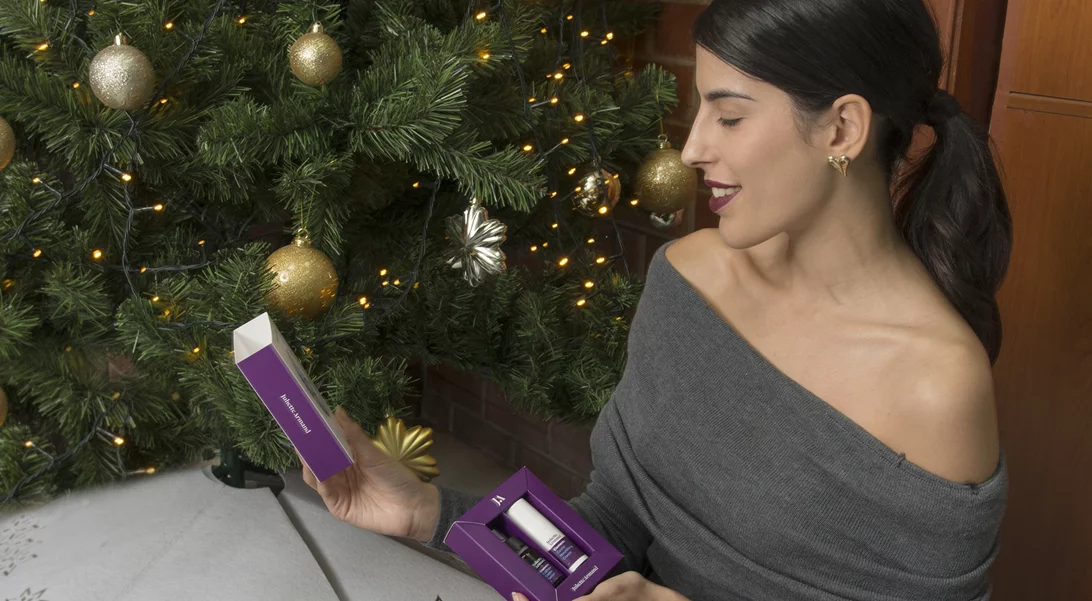H beauty director προτείνει τα skincare δώρα που κάθε γυναίκα θα χαιρόταν να λάβει φέτος τις γιορτές