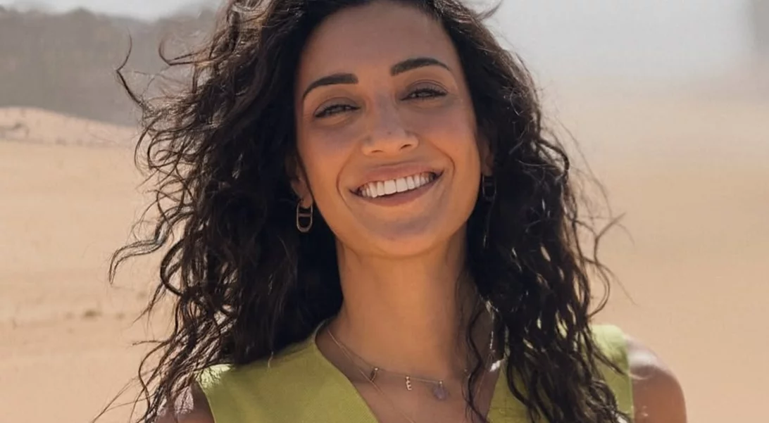 Η Ευγενία Σαμαρά με πολύχρωμο πλεκτό καπέλο | Κοστίζει 15,99 ευρώ & θα το βρεις στη Zara