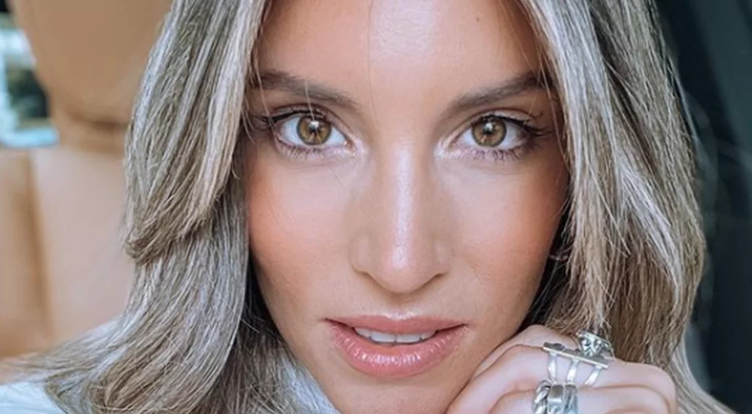 Φωτιά στα κόκκινα | Η Αθηνά Οικονομάκου στην πιο σέξι της εμφάνιση ever