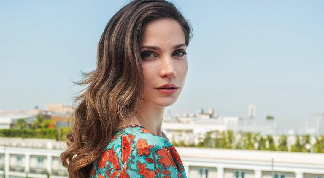 Κατερίνα Γερονικολού | Επιστρέφει με νέα σειρά και πολύ σέξι συμπρωταγωνιστή