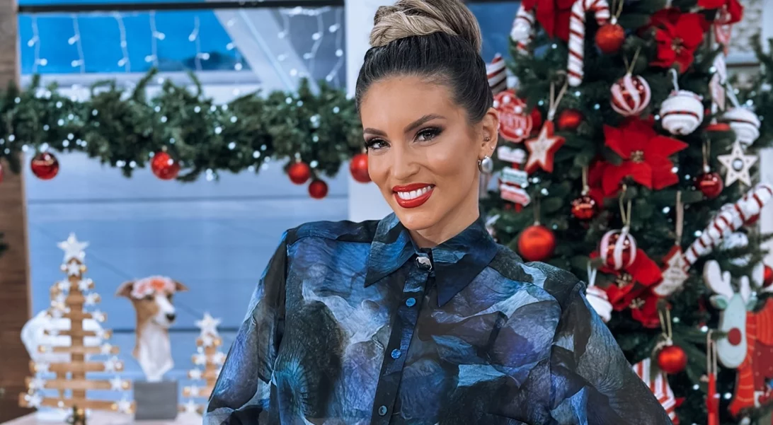 Η Αθηνά Οικονομάκου διασκέδασε σε χριστουγεννιάτικο λούνα πάρκ με τον γιο της, Μάξιμο