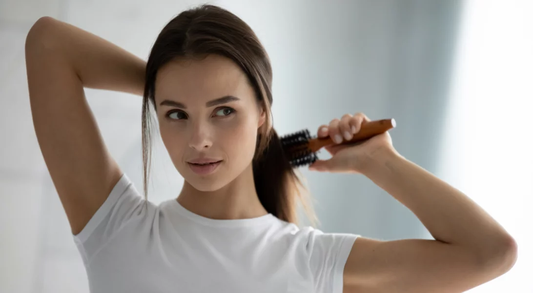 8 (αθώες) συνήθειες που μπορούν να καταστρέψουν τα μαλλιά σου