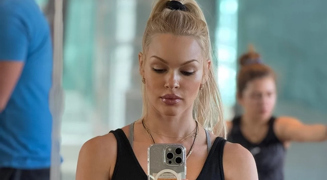 Βίκυ Κάβουρα | Με πιο φουσκωμένη κοιλίτσα από ποτέ | Ποζάρει με μπουστάκι