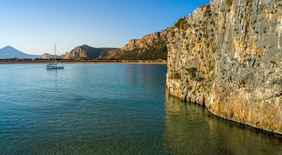 Η παραλία της Μεσσηνίας που έγινε σκηνικό για τη νέα ταινία του Christopher Nolan