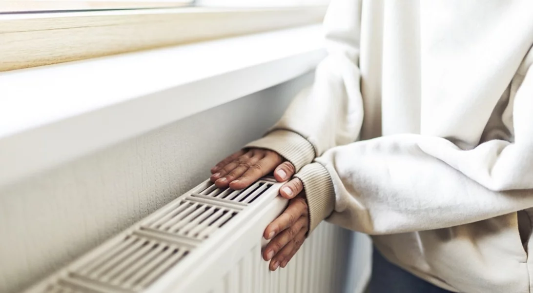 Πώς να καθαρίσω το καλοριφέρ; Ο εύκολος τρόπος που έγινε viral στο TikTok