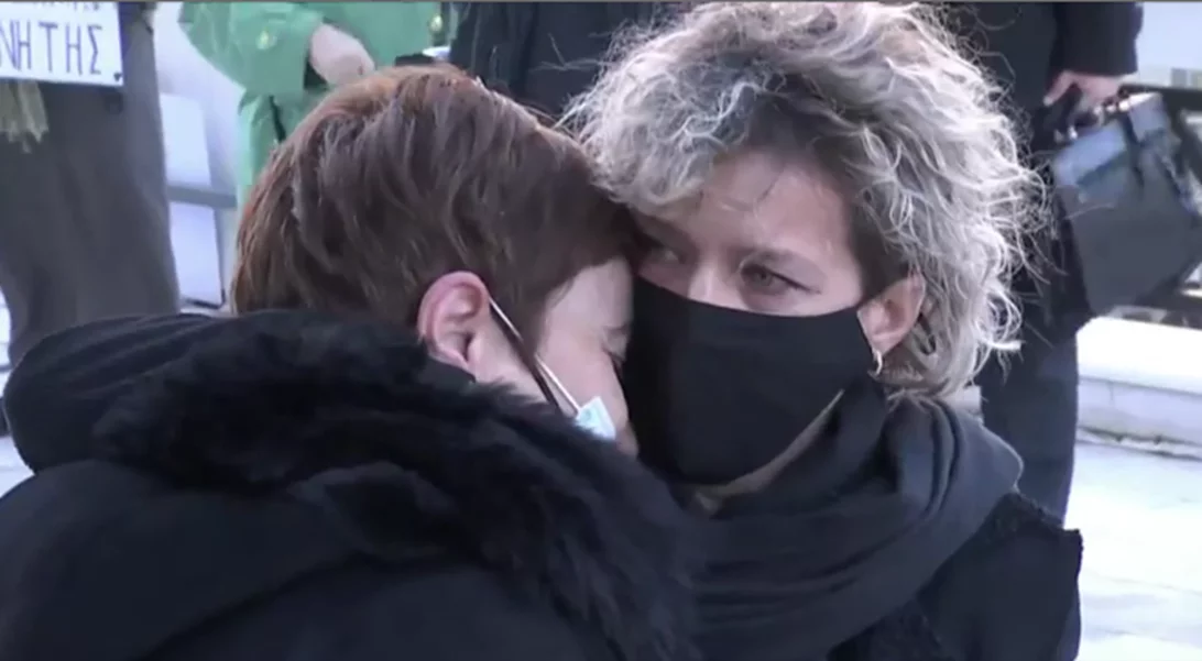 Τρεις γενναίες γυναίκες | Μια αγκαλιά έγιναν η μητέρα της Ελένης Τοπαλούδη, της Γαρυφαλλιάς και της Ερατούς