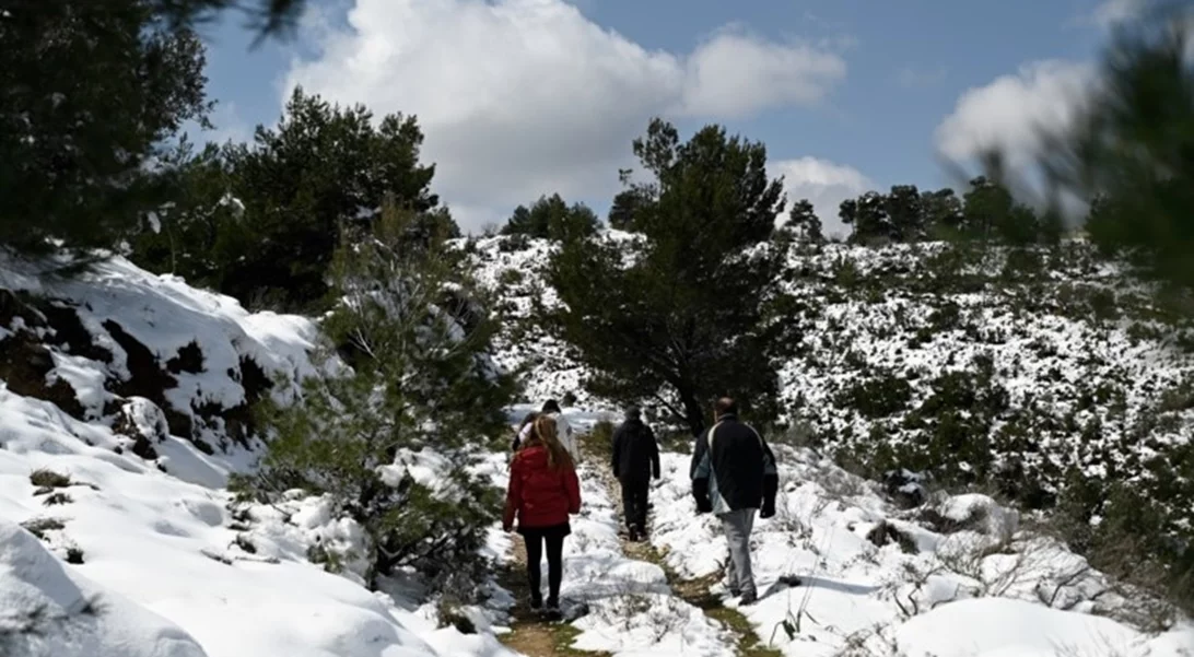 Καιρός: Χιόνια και τσουχτερό κρύο φέρνει ο βαλκανικός χιονιάς – Εως 10 βαθμούς Κελσίου πέφτει η θερμοκρασία
