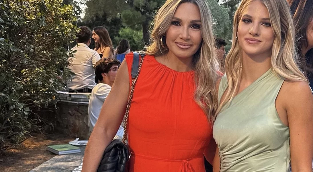 Άννα Μαρία Ίβιτς | Η ξανθιά καλλονή μαζί με τη μητέρα της, Ελένη Πετρουλάκη, στη Μύκονο