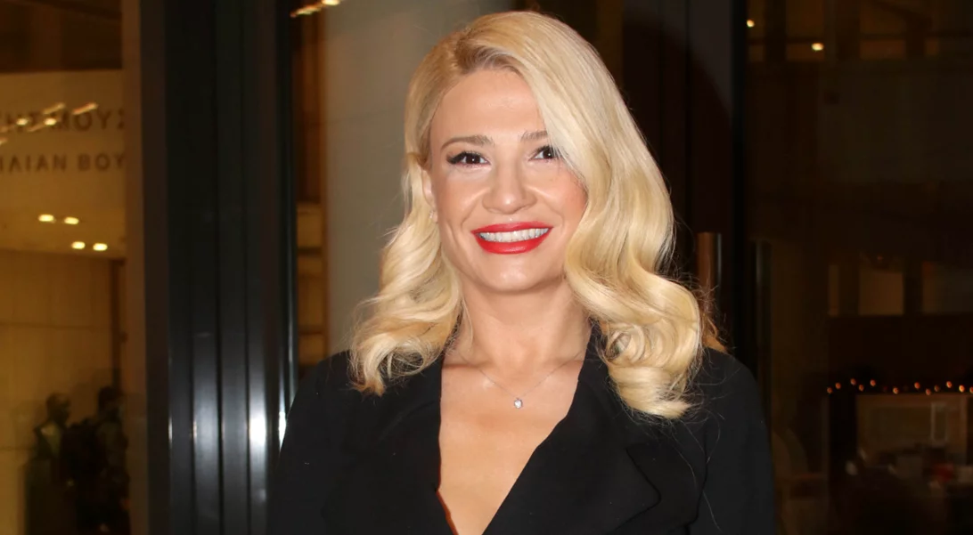 Η Φαίη Σκορδά σε άκρως αποκριάτικη διάθεση | Μεταμφιέστηκε μαζί με τους γιους της