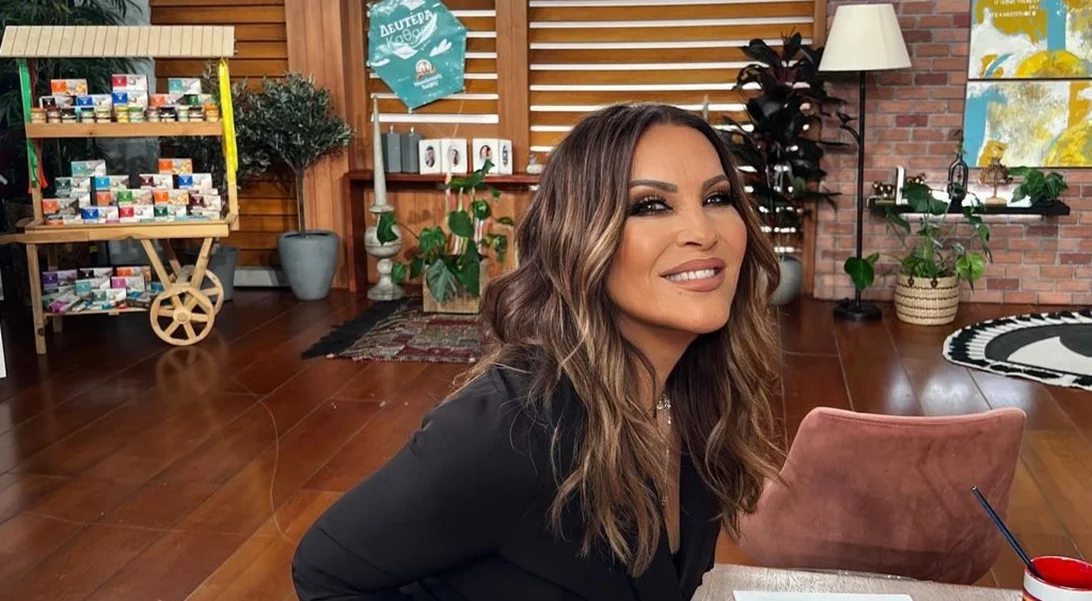 Ναταλία Γερμανού | Η εμφάνιση με κοστούμι στην απόχρωση που πρέπει να έχεις οπωσδήποτε στη συλλογή σου