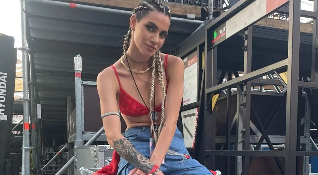 Η Αντωνία Καούρη επέλεξε τα πιο cool & stylish σανδάλια για την πρόβα αλλά και τη συναυλία των Coldplay