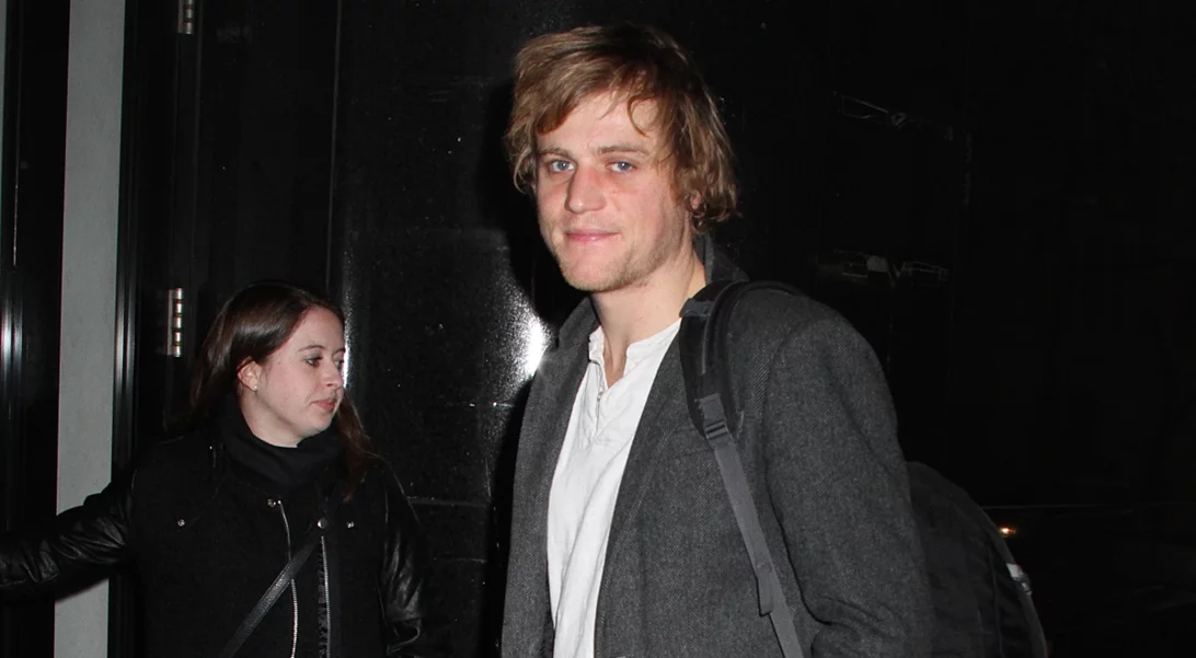 Ο Johnny Flynn δέχθηκε πολλά "μηνύματα μίσους" για τον ρόλο του ως David Bowie