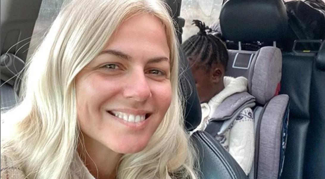 Χριστίνα Κοντοβά | Οικογενειακή βόλτα στο κέντρο της Αθήνας με τη μικρή Ada