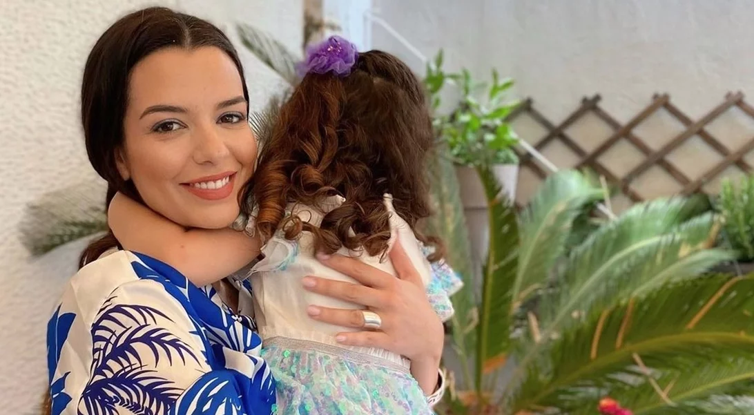 Η Νικολέττα Ράλλη βάπτισε την κόρη της σε ένα τοπίο βγαλμένο από παραμύθι