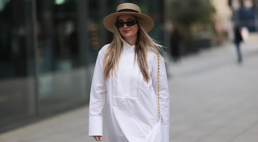 Το λευκό σεμιζιέ φόρεμα από ποπλίνα που θα φορέσεις όσο κανένα άλλο το καλοκαίρι