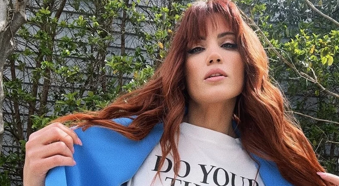 Ώρα ανανέωσης για τη Μαίρη Συνατσάκη | Οι λουλουδένιες λεπτομέρειες στο ανακαινισμένο μπάνιο της