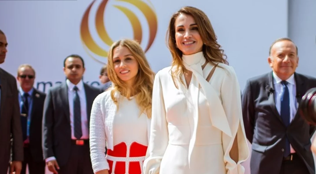 Η βασίλισσα Ράνια έκλεισε τα 52 | Η τρυφερή φωτογραφία με τα παιδιά της