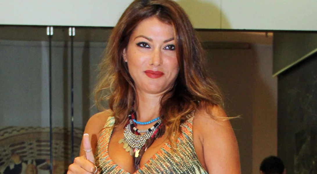 Κλέλια Ρένεση | Φωτογραφίζεται γυμνή αγκαλιά με την κόρη της και στέλνει ένα υπέροχο μήνυμα γυναικείας ενδυνάμωσης