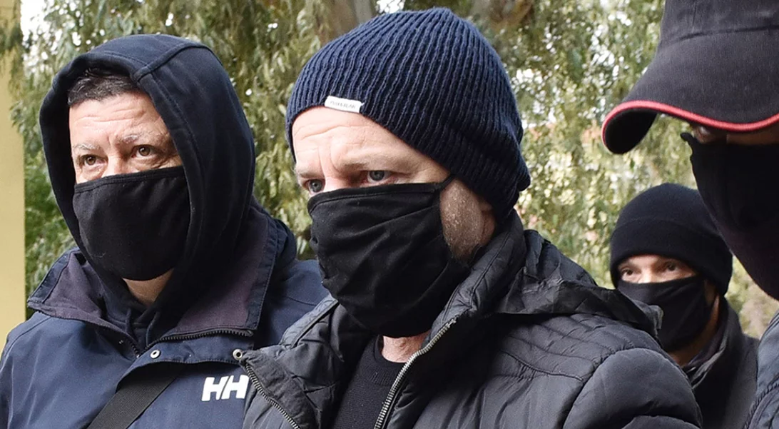 Στο δικαστήριο ο Λιγνάδης - Διακοπή ζήτησε ο Κούγιας - Συγκεντρωμένος κόσμος με πανό και πλακάτ (εικόνες - βίντεο)