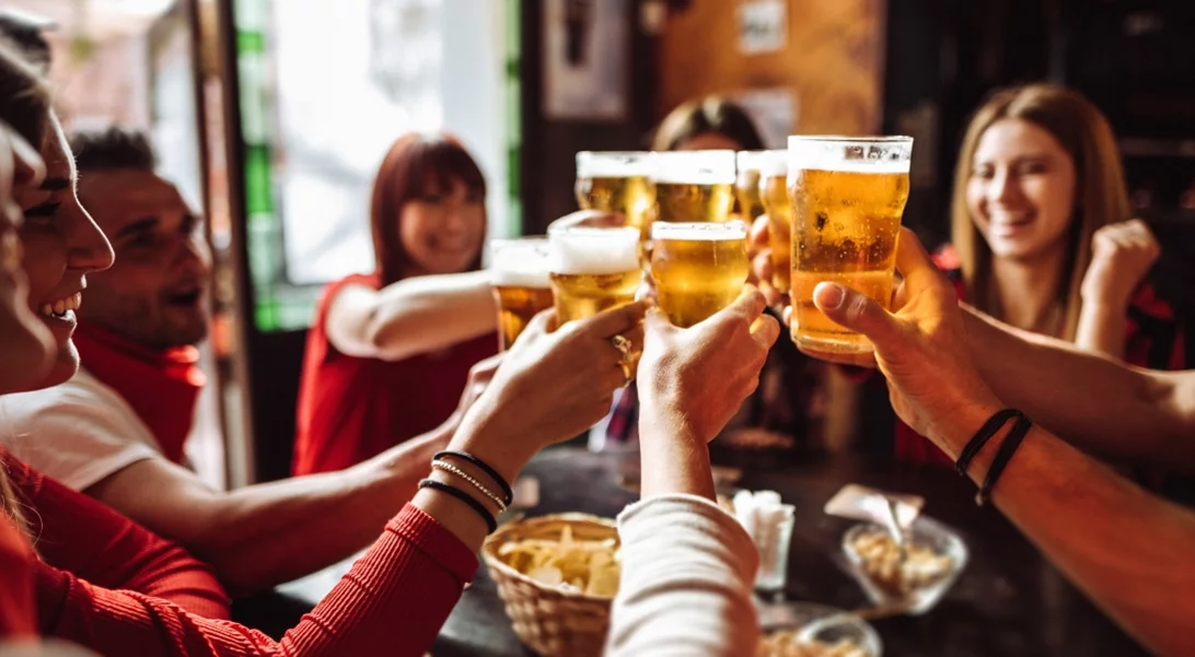 Ένα βήμα πιο κοντά στην κανονικότητα | Eπιστρέφει η μουσική στην εστίαση και "έξω" έως τη 1:30