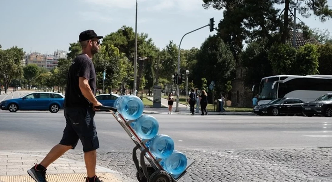 Έκτακτα μέτρα για την προστασία των εργαζομένων του δημόσιου και ιδιωτικού τομέα λόγω καύσωνα