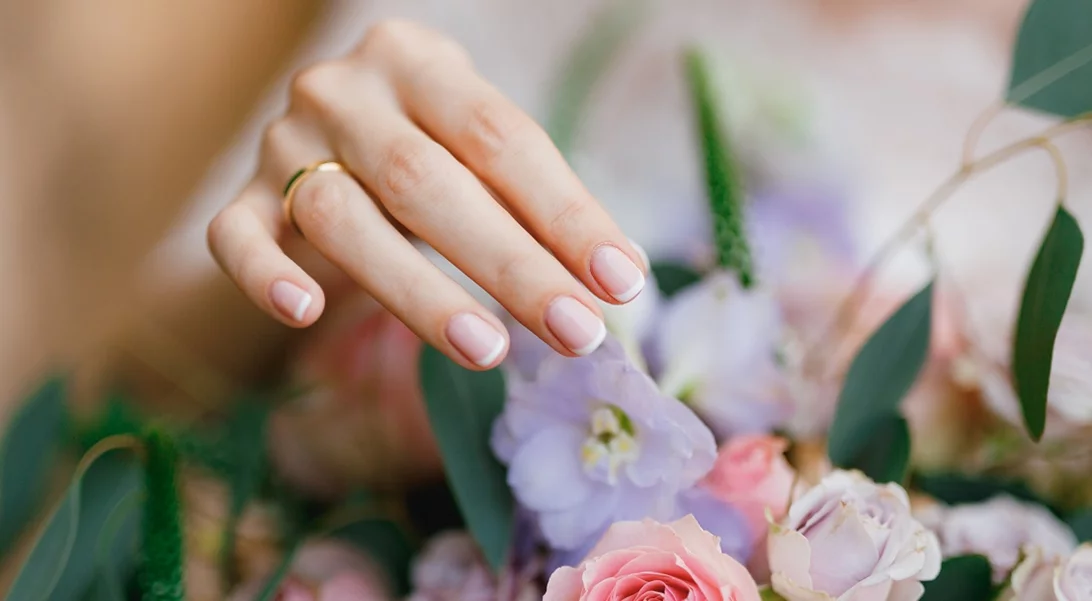 Παντρεύεσαι; Τα μανικιούρ που θα σε αναδείξουν στην πιο όμορφη νύφη της άνοιξης σύμφωνα με τους pros