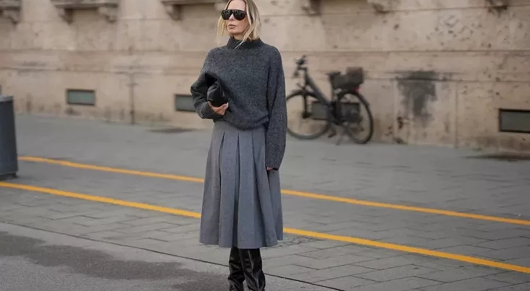 Οι μίντι φούστες ταιριάζουν με μπότες | 5 σούπερ κομψά looks για να πάρεις έμπνευση