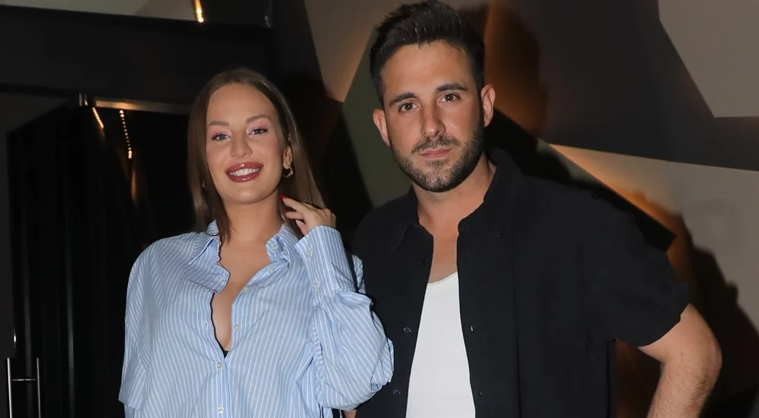 Ανδρομάχη και Γιώργος Λιβάνης έμαθαν το φύλο του μωρού τους | Το βίντεο από το πάρτι