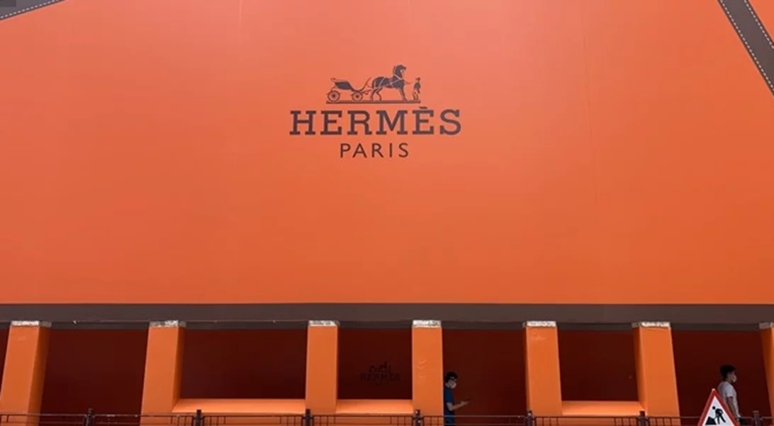 Ο 80χρονος κληρονόμος της Hermès αφήνει την περουσία του στον κηπουρό του