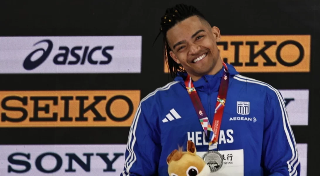 Η απονομή του ασημένιου μεταλλίου στον Καραλή στο παγκόσμιο πρωτάθλημα - "Ο Ντουπλάντις μου πε ότι δυσκολεύτηκε"