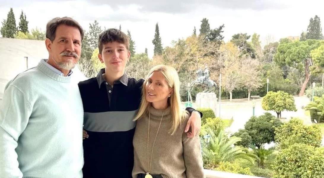 Η Μαρί Σαντάλ πλένει το σκυλάκι της στο luxury μπάνιο της - Αμακιγιάριστη με το μπουρνούζι της