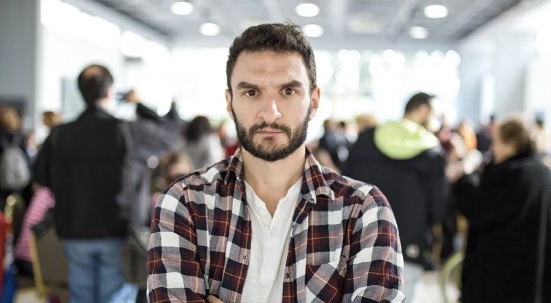 Στέφανος Βούρος | Ο γιος του Γιάννη Βούρου που γεννήθηκε χωρίς δάχτυλα και σαρώνει στο TikTok