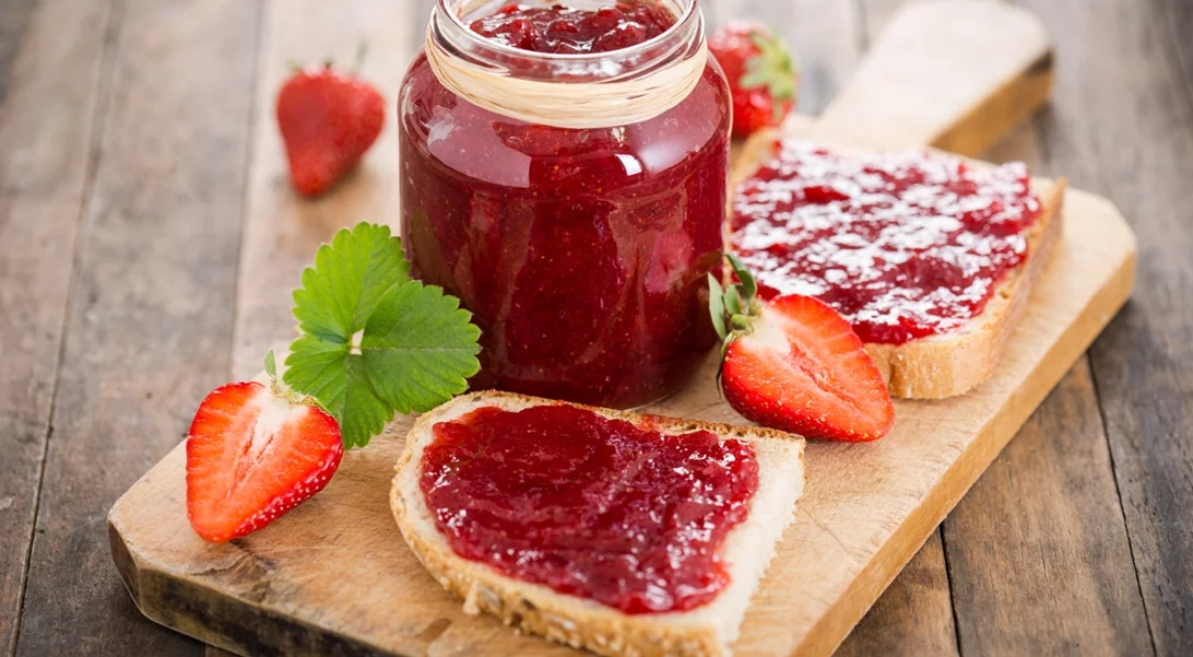 Η Σίσσυ Χρηστίδου μπήκε στη κουζίνα της | Η σπιτική μαρμελάδα φράουλα