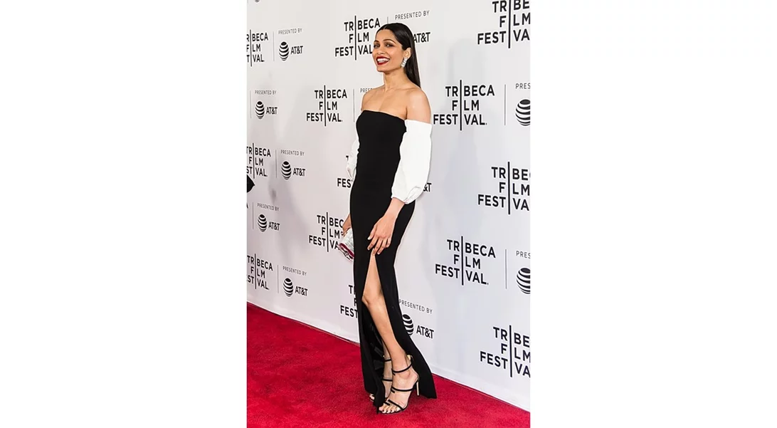 Η Freida Pinto έγινε μαμά - Η αξιολάτρευτη φωτογραφία με τον νεογέννητο γιο της