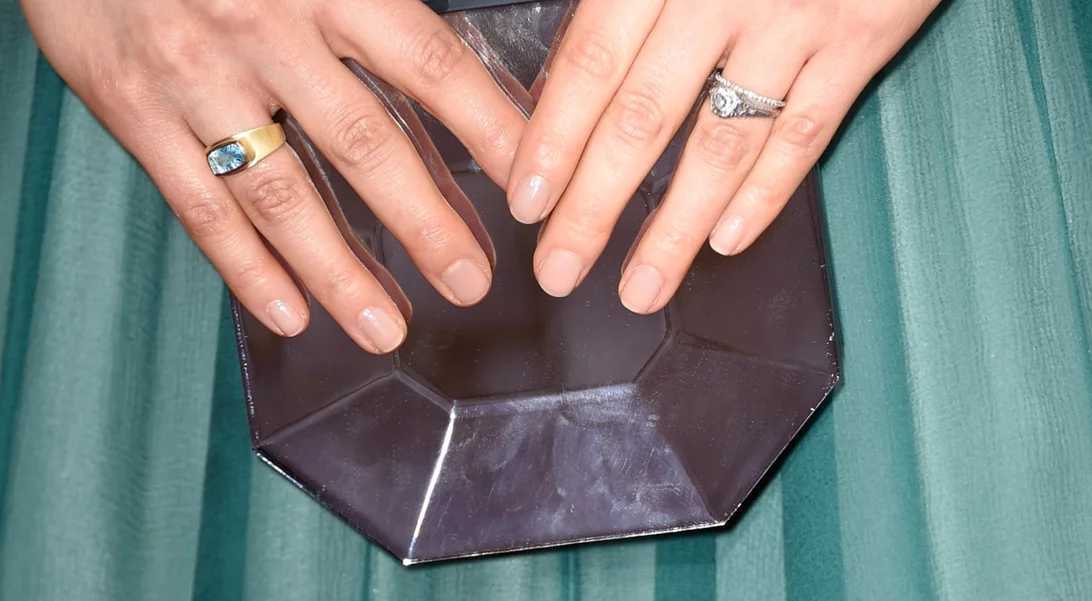 Japanese Manicure | Η τεχνική που κάνει τα γυμνά νύχια να γυαλίζουν σαν να φοράς top coat