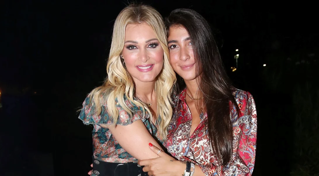 Νατάσα Θεοδωρίδου-Χριστιάνα Μπέτα | Με ασορτί ντύσιμο μοιάζουν σαν αδερφές