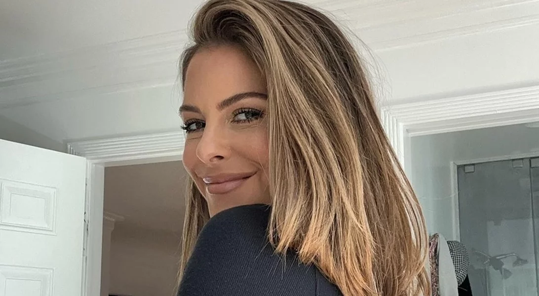 "Λατρεύω την ελληνική μουσική" | Η Μαρία Μενούνος χορεύει τραγούδι του Αργυρού αγκαλιά με τη κόρη της