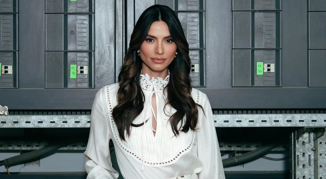 Η Ηλιάνα Παπαγεωργίου με τη floral φούστα από την Η&Μ που χρειάζεσαι την άνοιξη