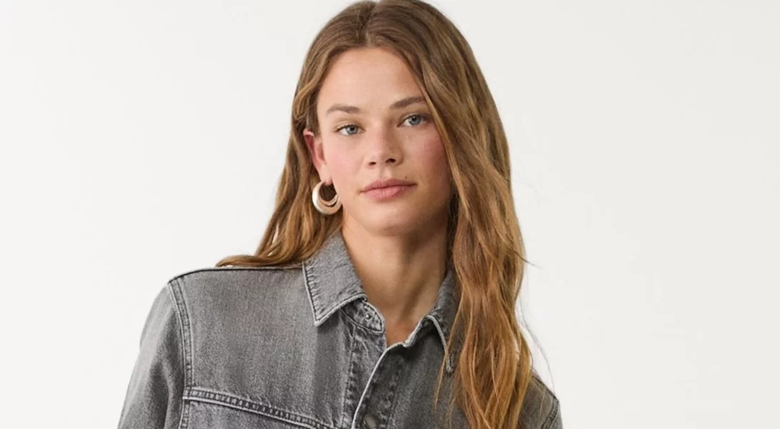 Αυτή η ολόσωμη φόρμα από τη Stradivarius είναι το πιο ευκολοφόρετο item για τις εμφανίσεις τoυ φθινοπώρου