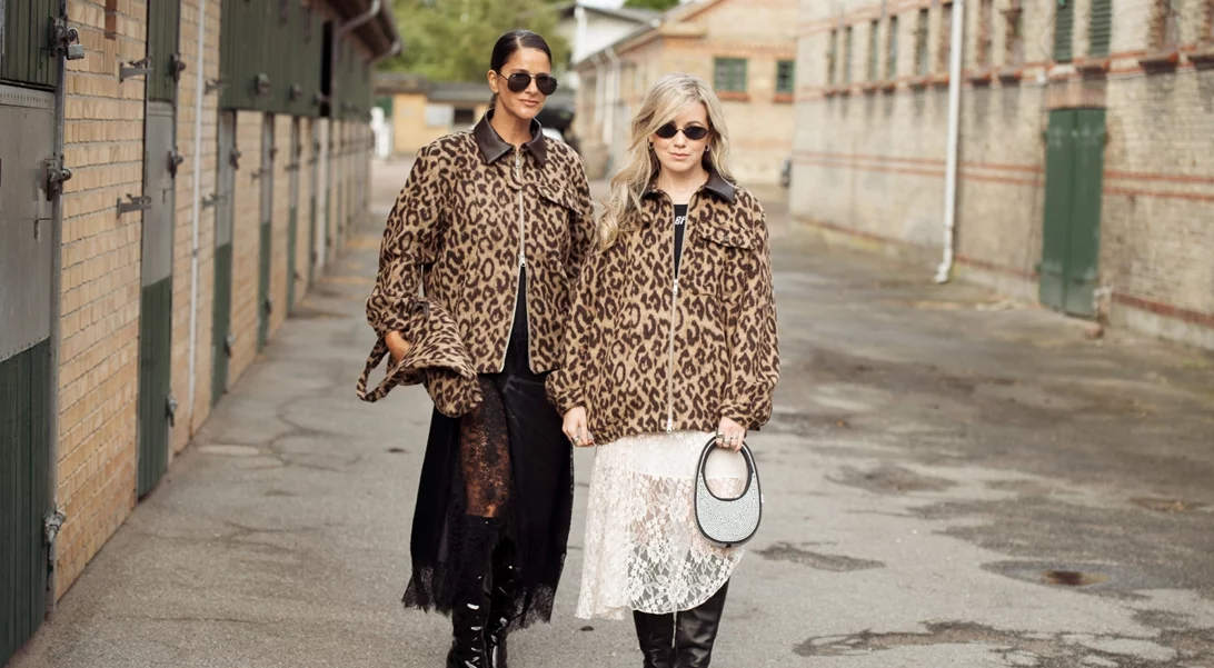 Αυτό είναι το πανωφόρι που διστάζεις να φορέσεις, αλλά λατρεύουν οι fashionistas